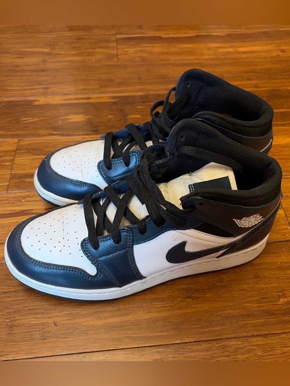 Real Nike women’s “panda” Jordan 1s